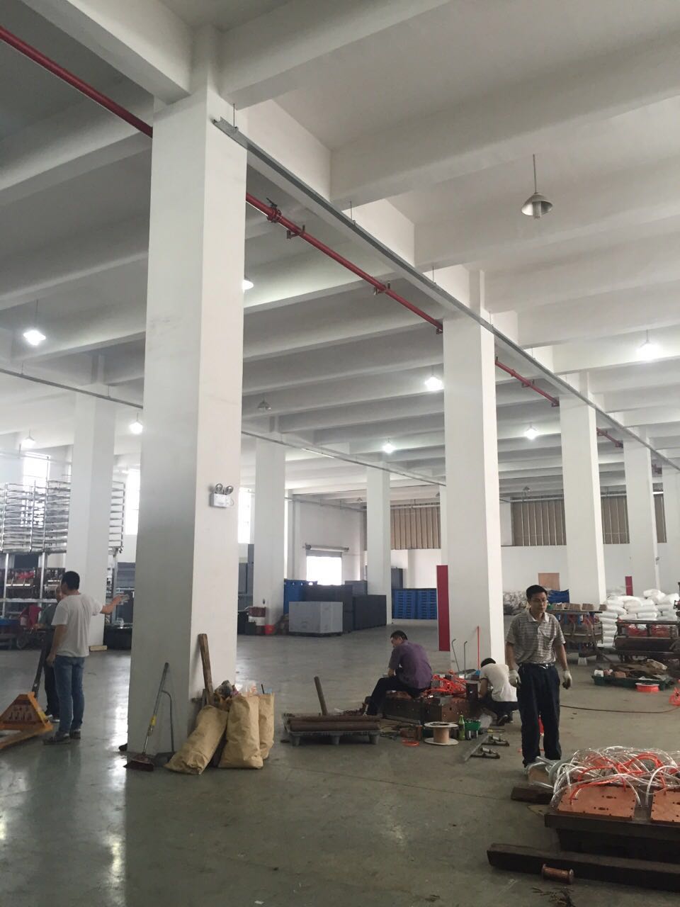 新区浒关便宜一楼厂房2000出租，交通方便