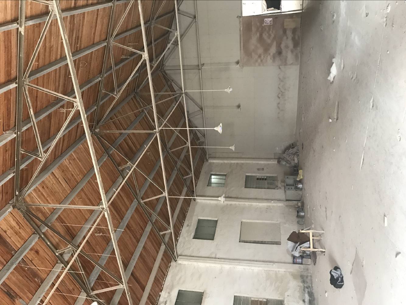 渭塘一楼尖顶厂房，1500平带宿舍，食堂！交通方便，靠马路