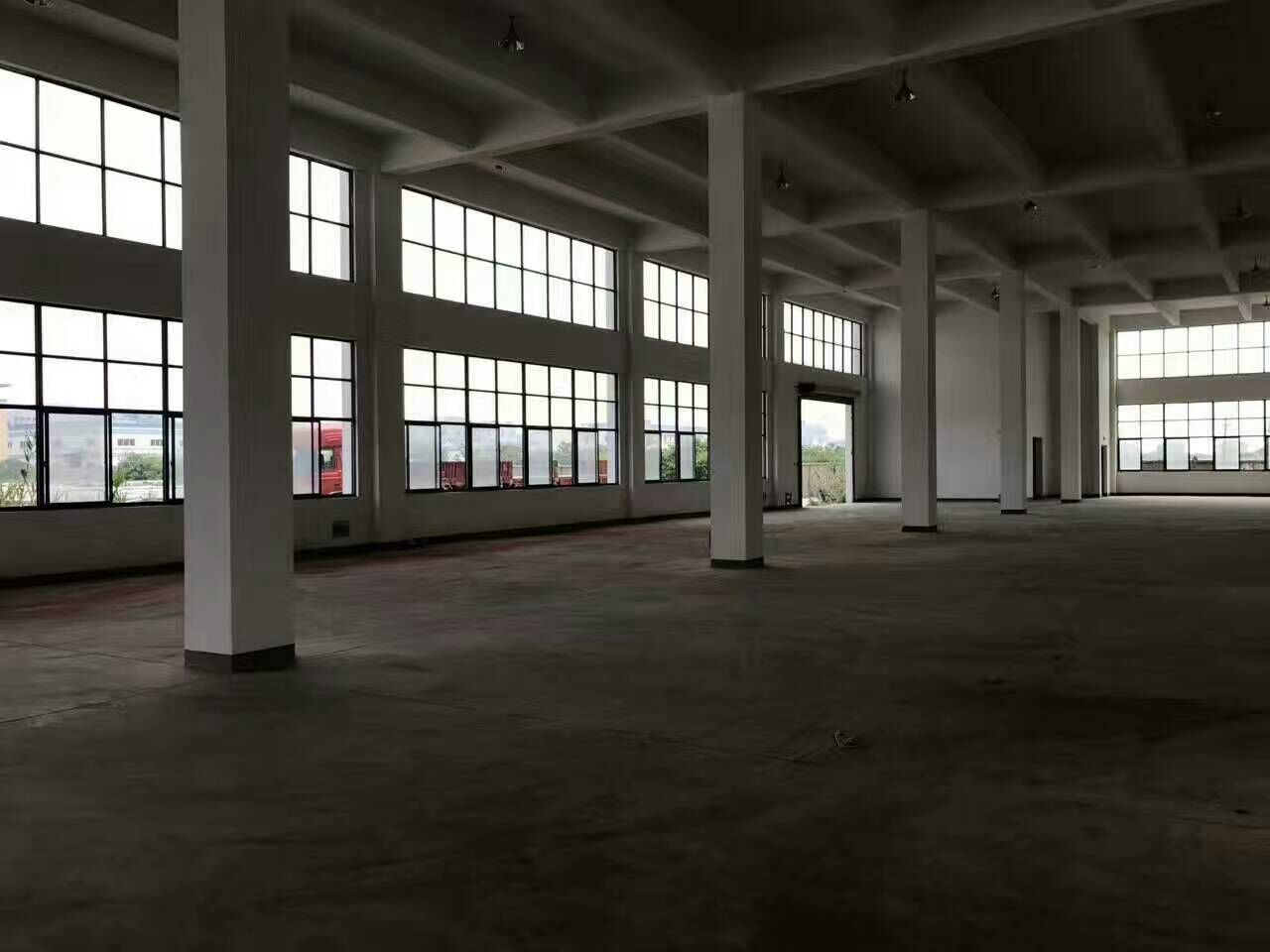 阳澄湖单层厂房，5000平可分租，层高7米，可分租！形象佳，位置好，交通方便！