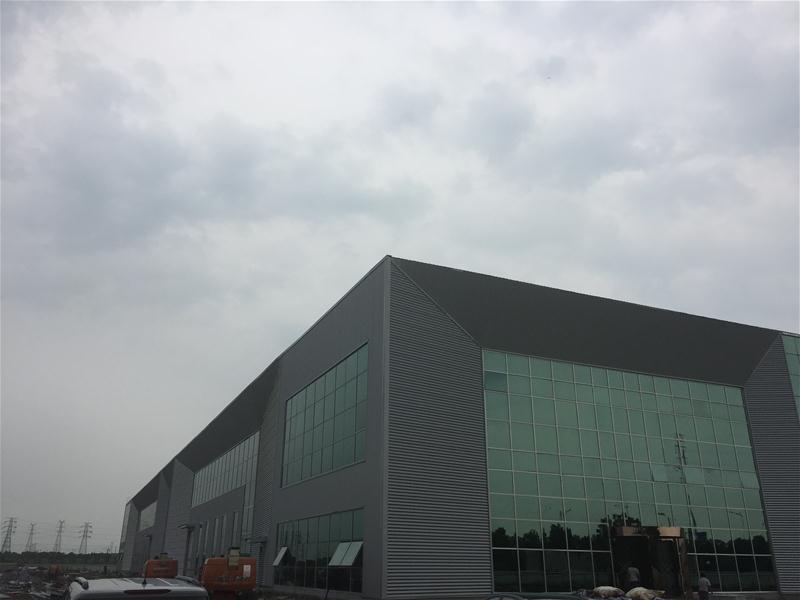 可定建厂房，单层机械厂房，15000平，形象极佳，位置好，交通方便！