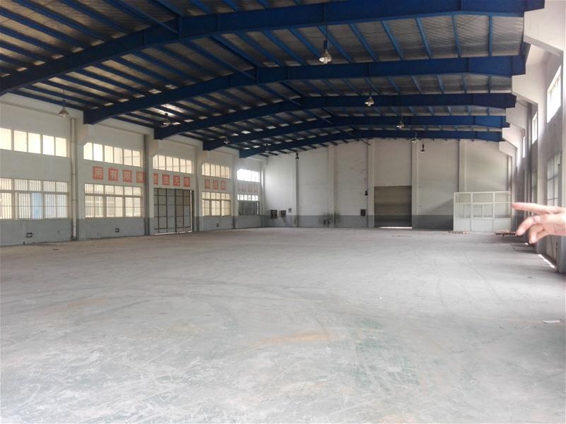 黄桥稀缺单层厂房，占地7.15亩，3300平，独门独院，交通方便！