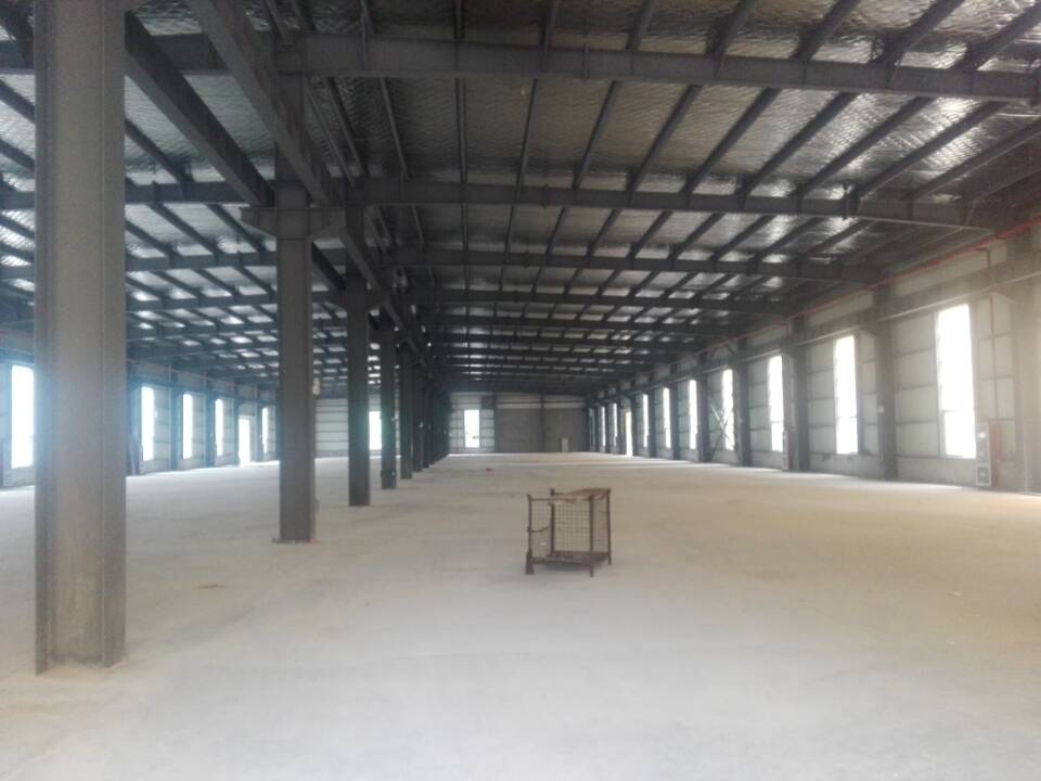 吴江市区，单层厂房，6500平，可分租，层高8米，交通方便