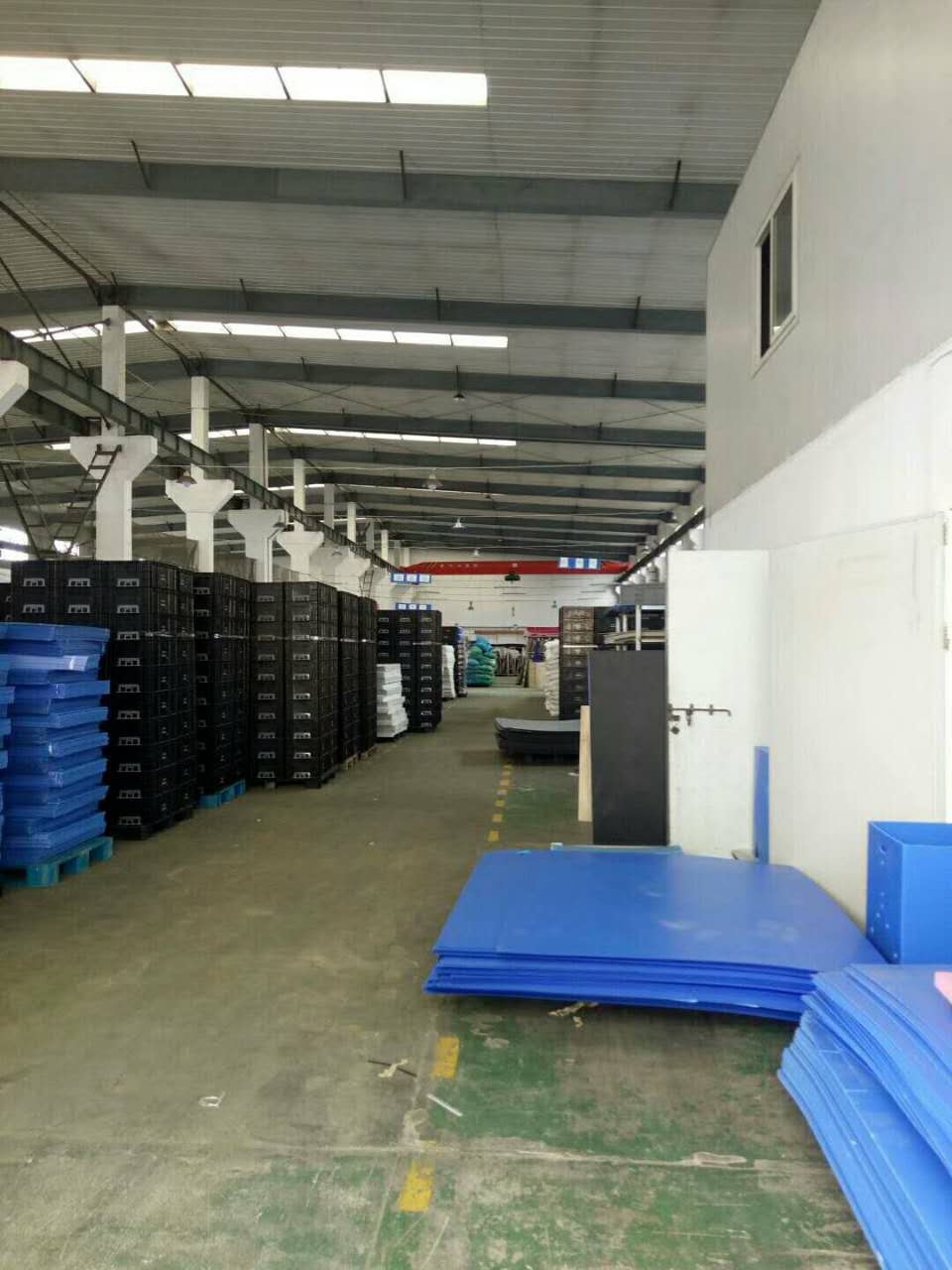 工业园区 单层机械厂房，共8000平，可分租！可架行车，急租