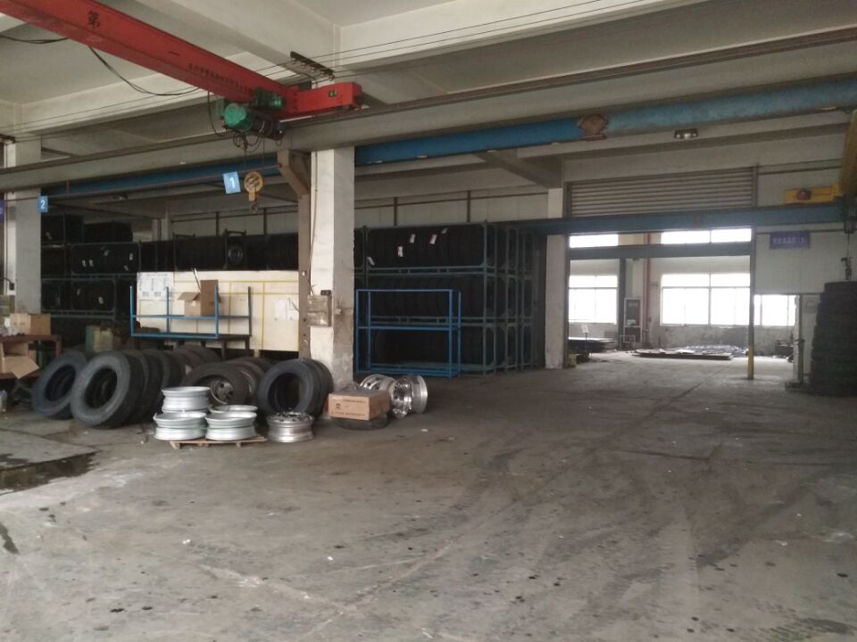 新区通安金通路附近有1楼标准厂房出租1000分租