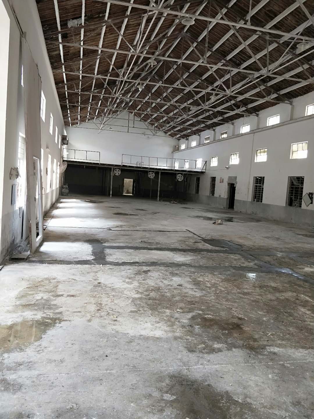(出租) 相城渭塘珍珠湖路单层厂房900带行车做仓库 