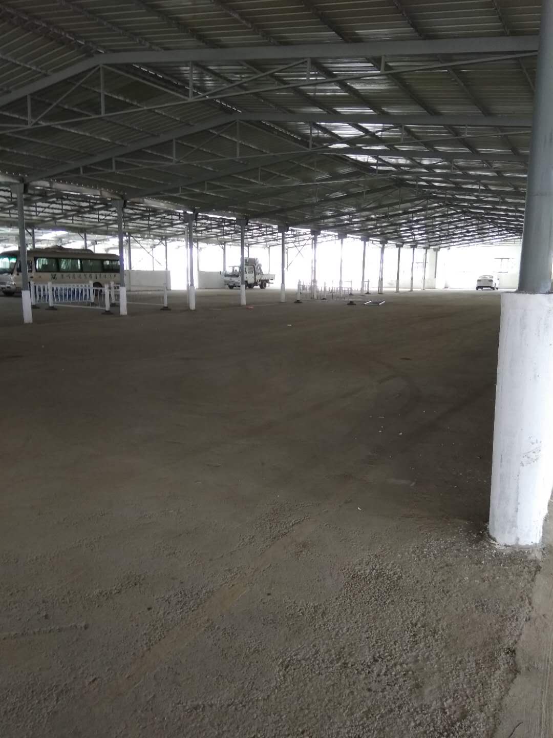 高新区，科技城，         一楼5000平厂房，仓库，可分租！，适合多种行业，有部分钢结构，价