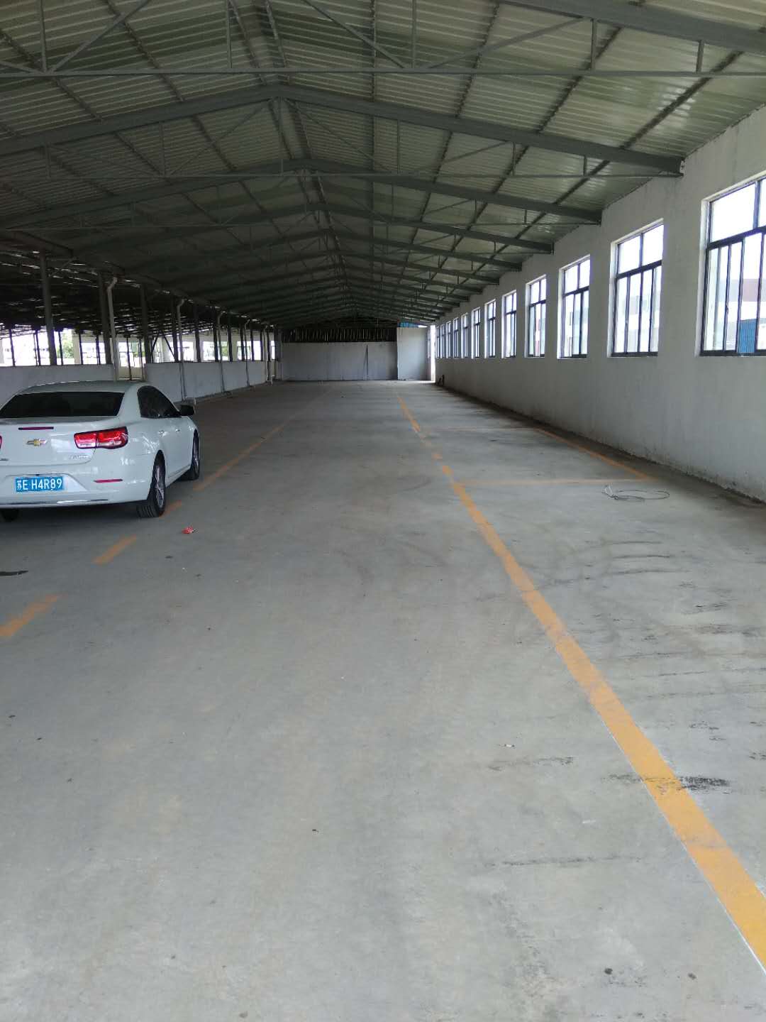 吴中，光福，一楼800平铁皮钢结构厂房出租，大车进出方便，仓库优先！！