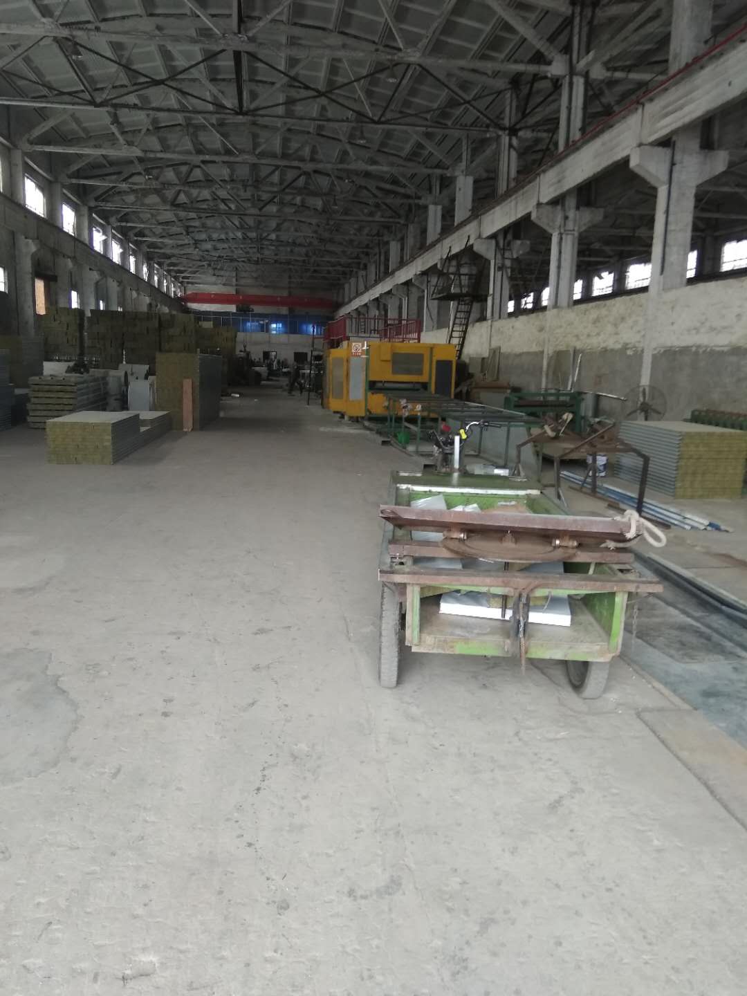 黄埭，出租，单层机械厂房4000平，可分租一半，层高12米，带5吨，10吨行车！！