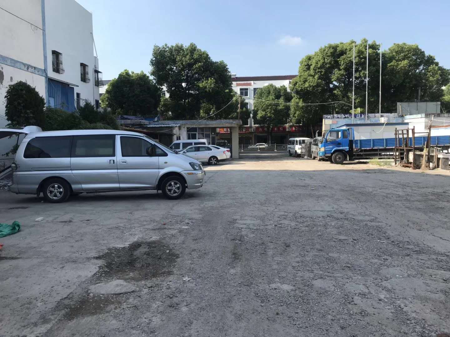 66666，东桥，黄埭，一楼单层厂房4000平出租，赠送1000平空地，可分租，适合物流仓库，，？！