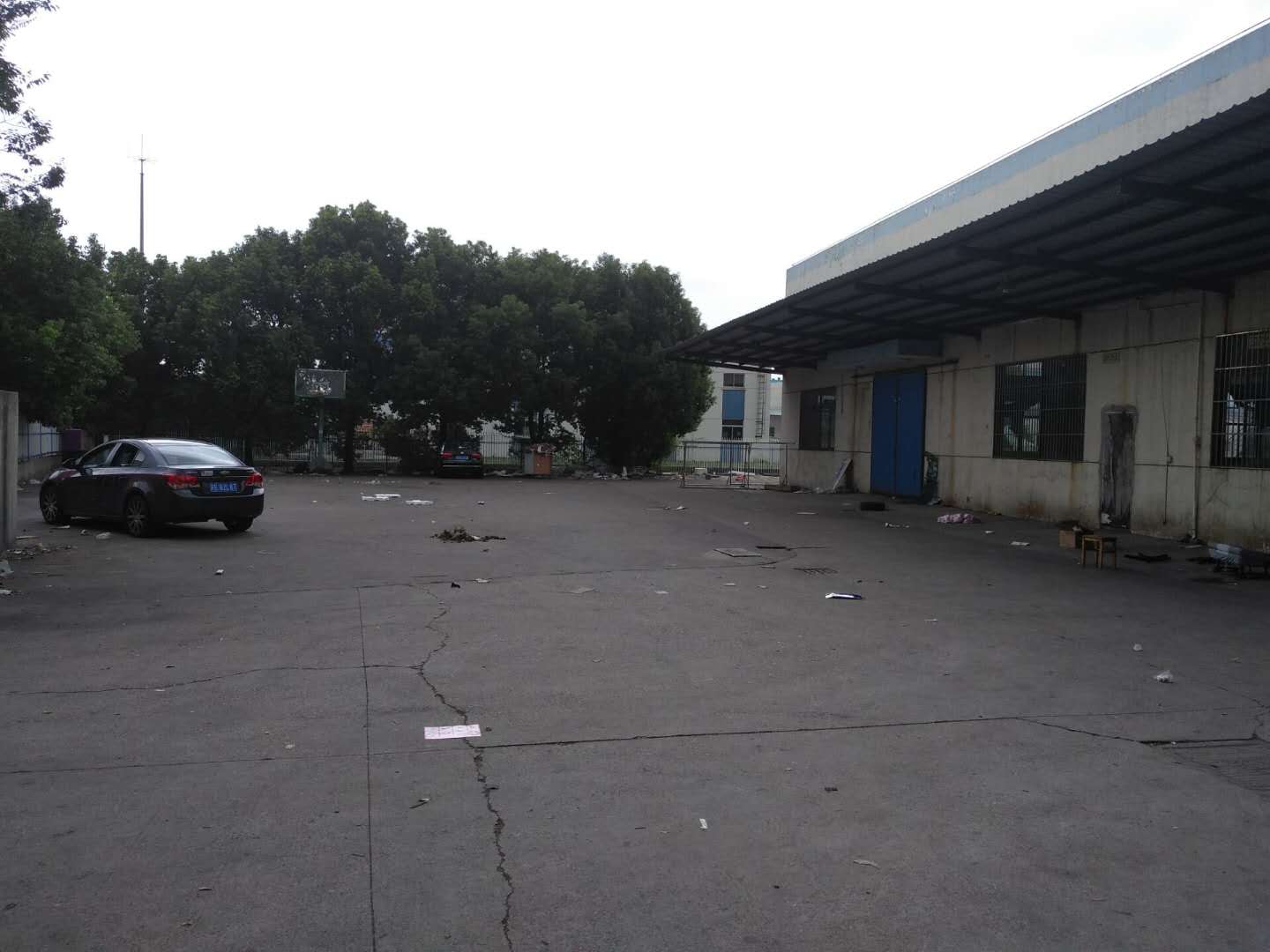 高新区，枫桥，湘江路何山路附近，一楼700平仓库出租，只做仓库，大车好进出，！！！