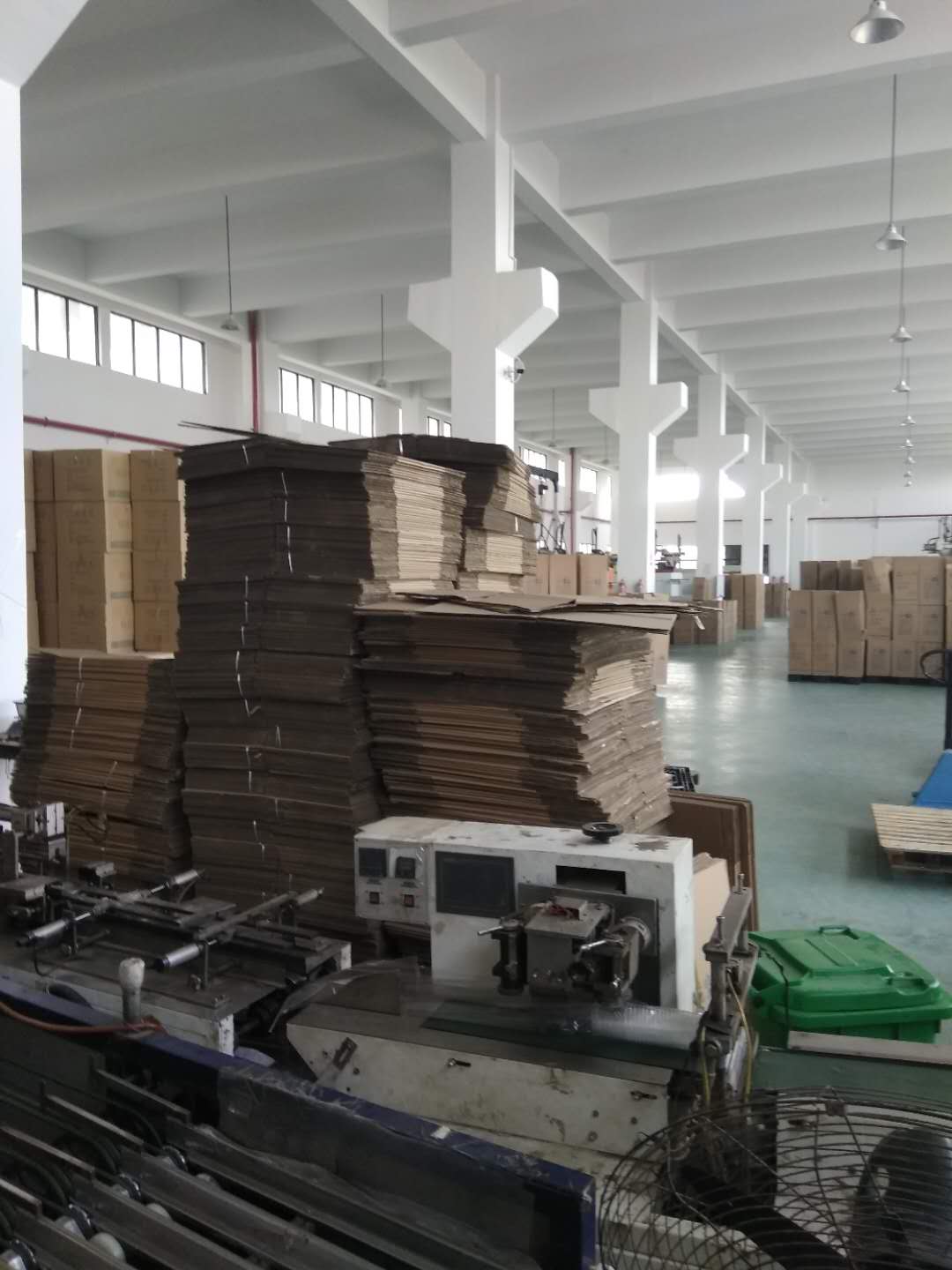 阳澄湖，湘陆路附近，全新，一楼1700平厂房出租，带牛腿，层高8米，！！！！