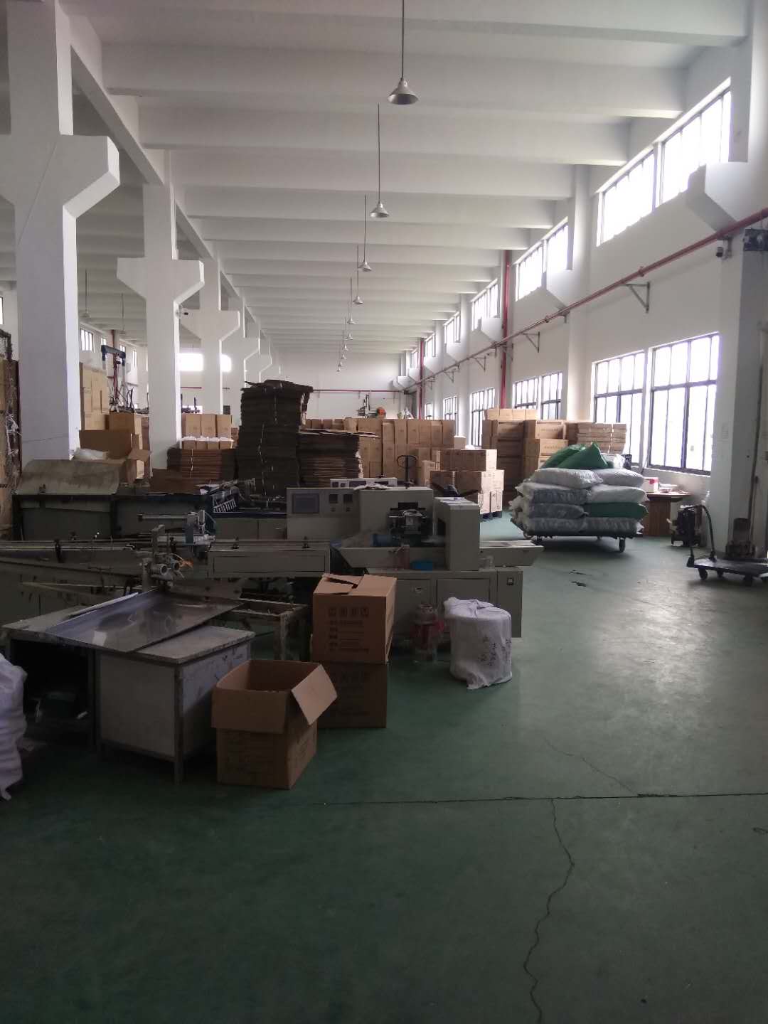 阳澄湖，湘陆路附近，全新，一楼1700平厂房出租，带牛腿，层高8米，！！！！