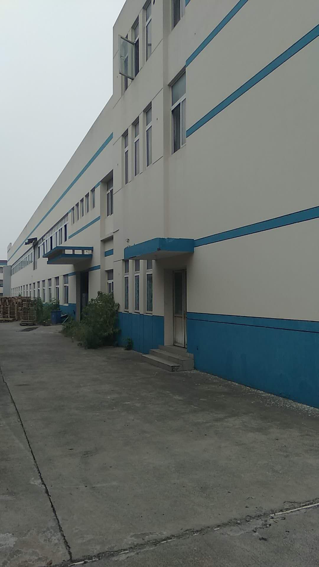 高新区，枫桥，湘江路一楼，700平，标准仓库出租，大车进出方便，适合多种仓库行业！！！！！