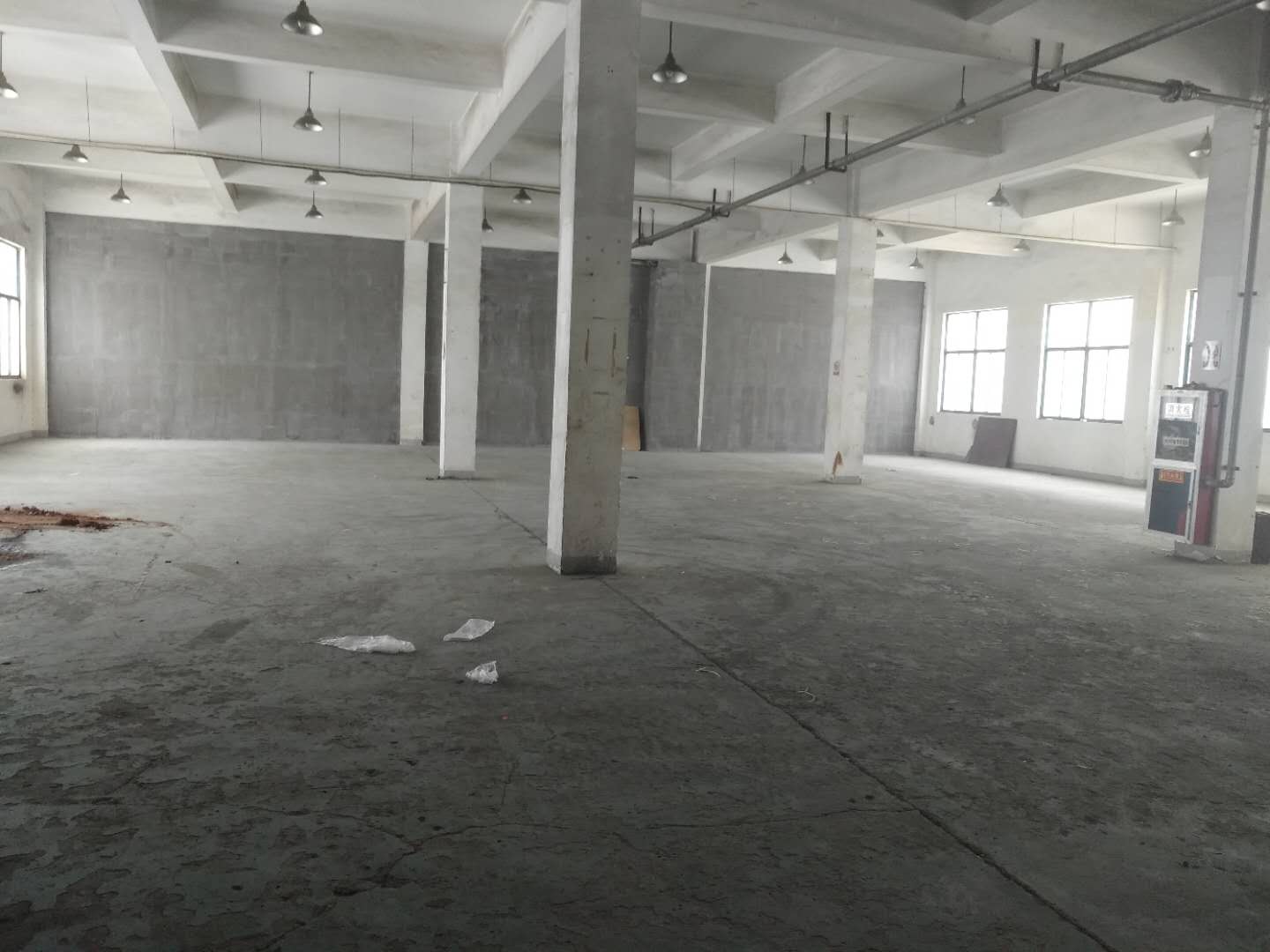 高新区，枫桥，湘江路一楼，700平，标准仓库出租，大车进出方便，适合多种仓库行业！！！！！