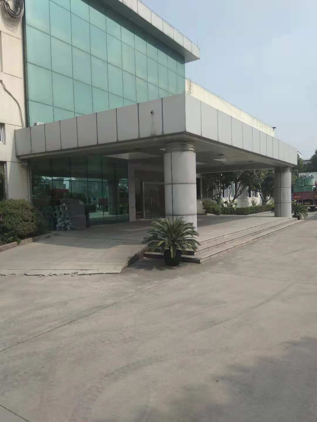 吴中区，城南，一楼800平厂房，层高11米，大车好进，形象好，位置好，好！好！好！！！！