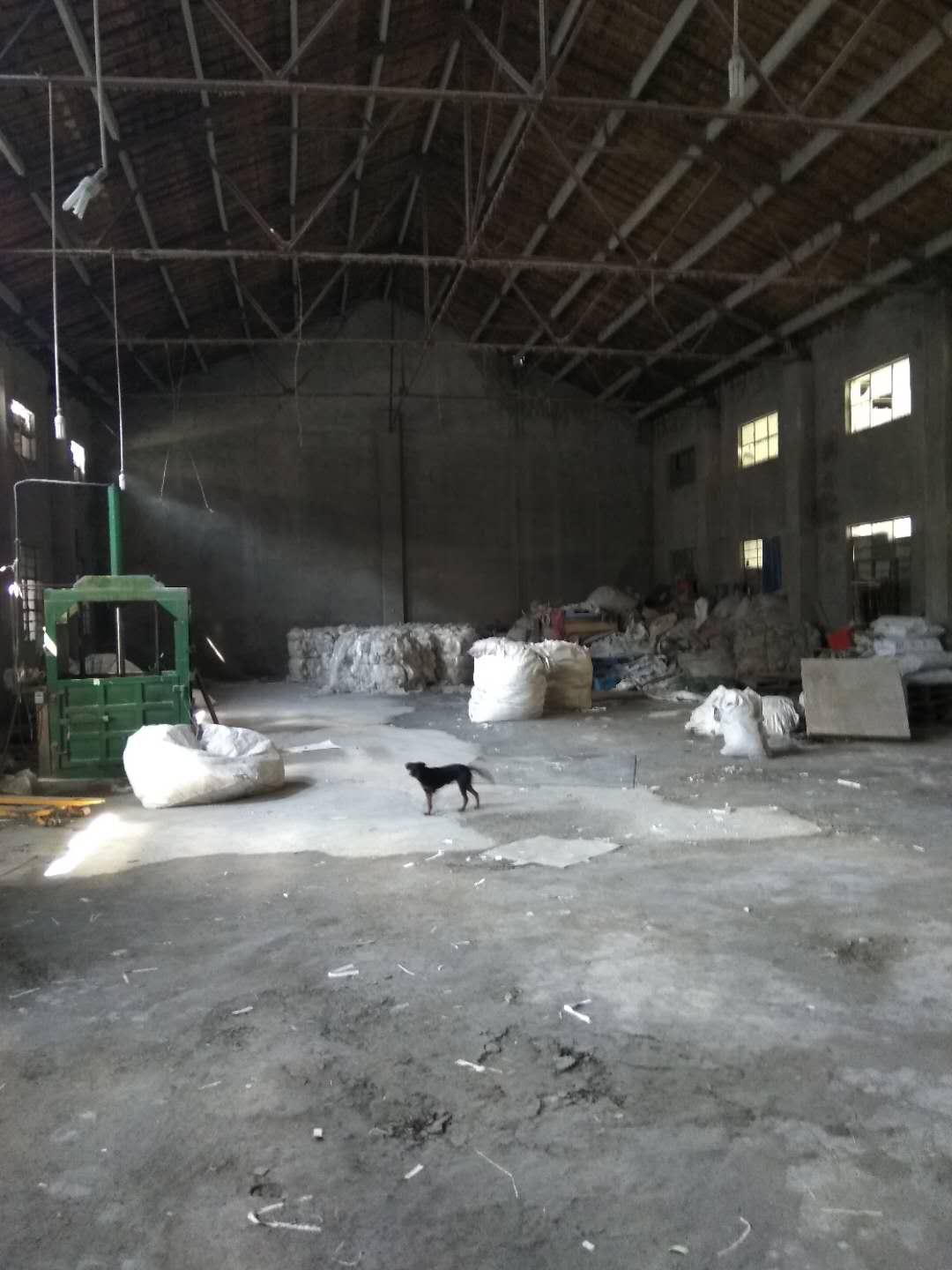 出租，黄埭，独门独院一楼600平厂房出租，层高6米，车辆进出方便，仓库优先！！！