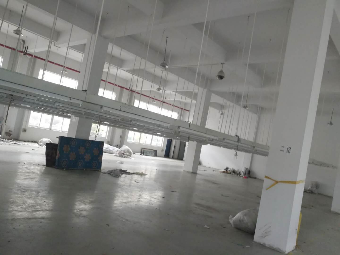 高新区，通安，华金路旁，一楼2000平标准厂房，可分租，可分租！
