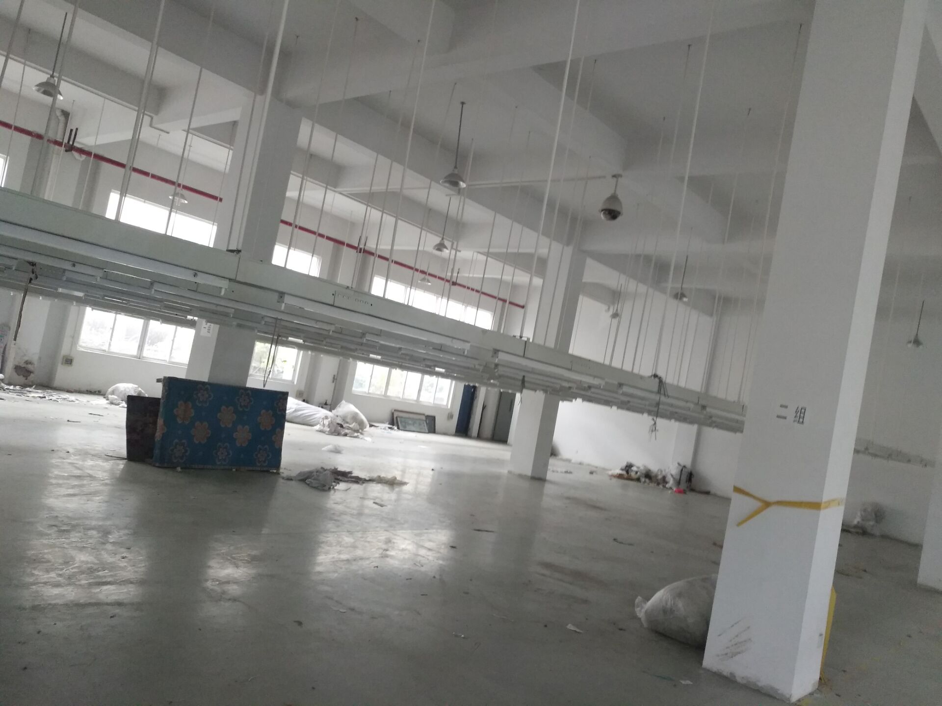 通安华金路一楼标准厂房，可做生产，加工，组装行业，层高6米，形象好！