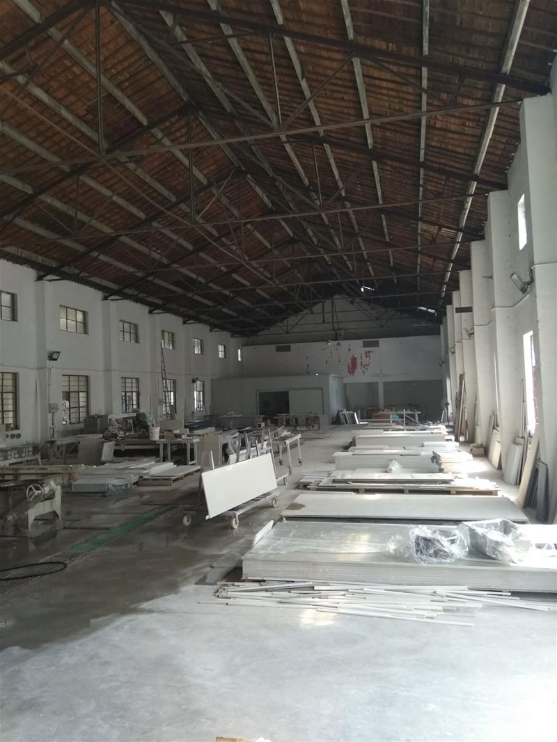 东桥长旺路1200平仓库出租，独门独院，车辆进出方便，老式厂房，层高5米