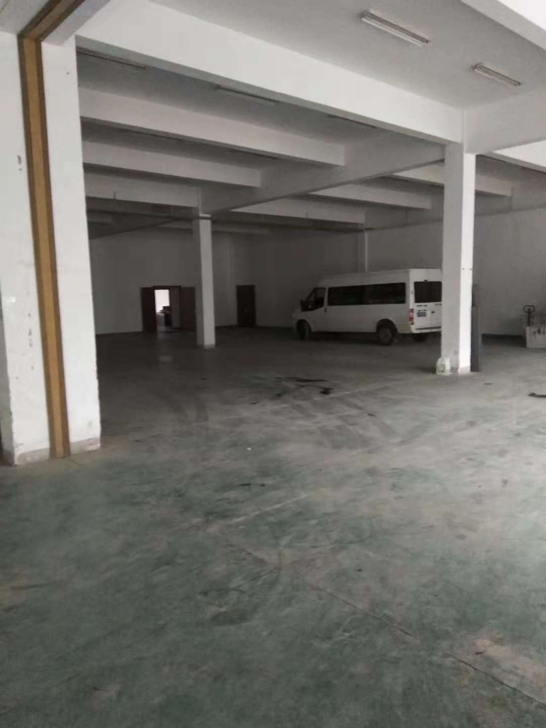 相城区，阳澄湖， 出租一楼1700平，大车好进出，带精装办公。可分租