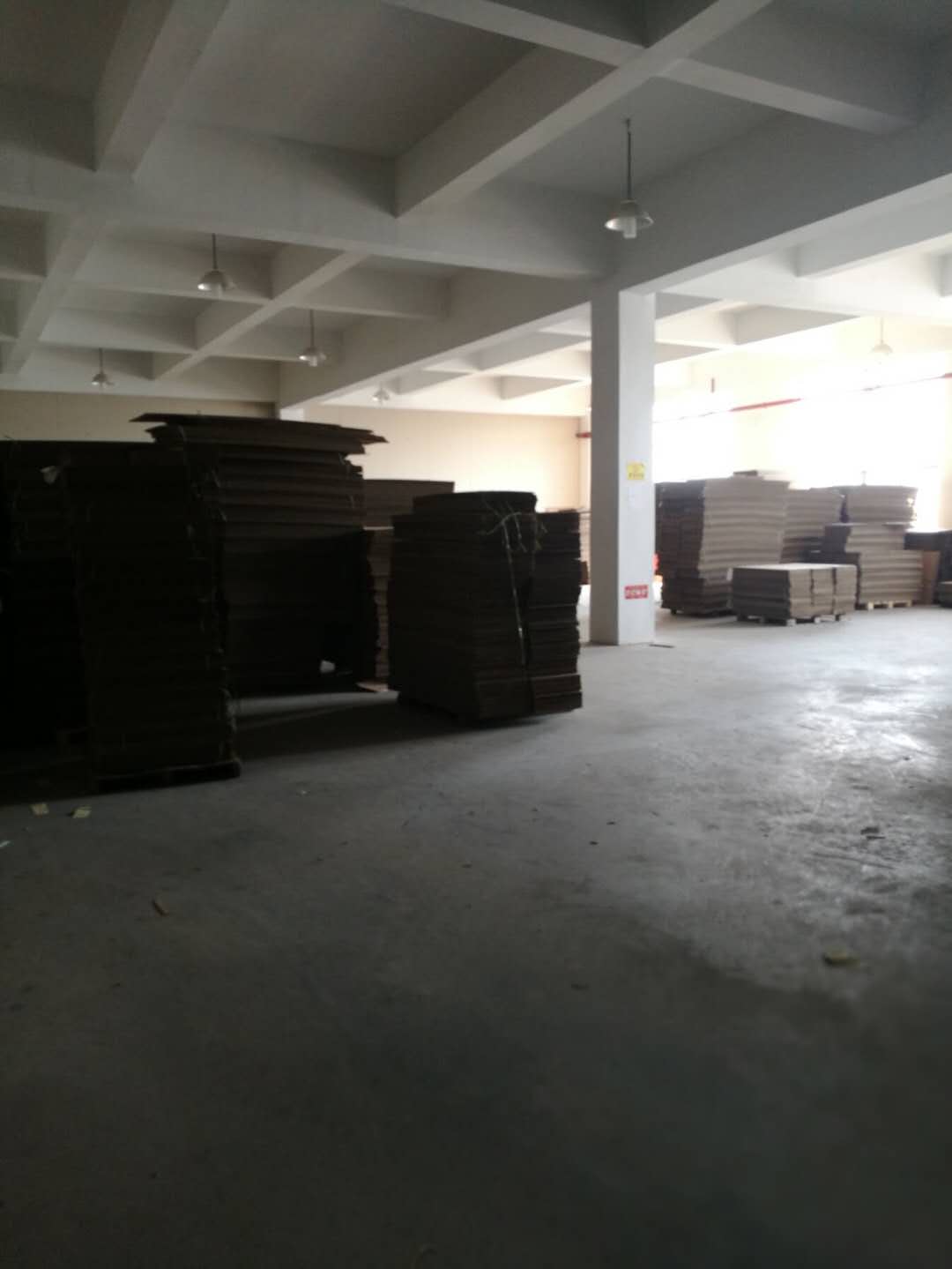 高新区，通安，华金路附近，出租一楼1950平，大车好进出！！！！
