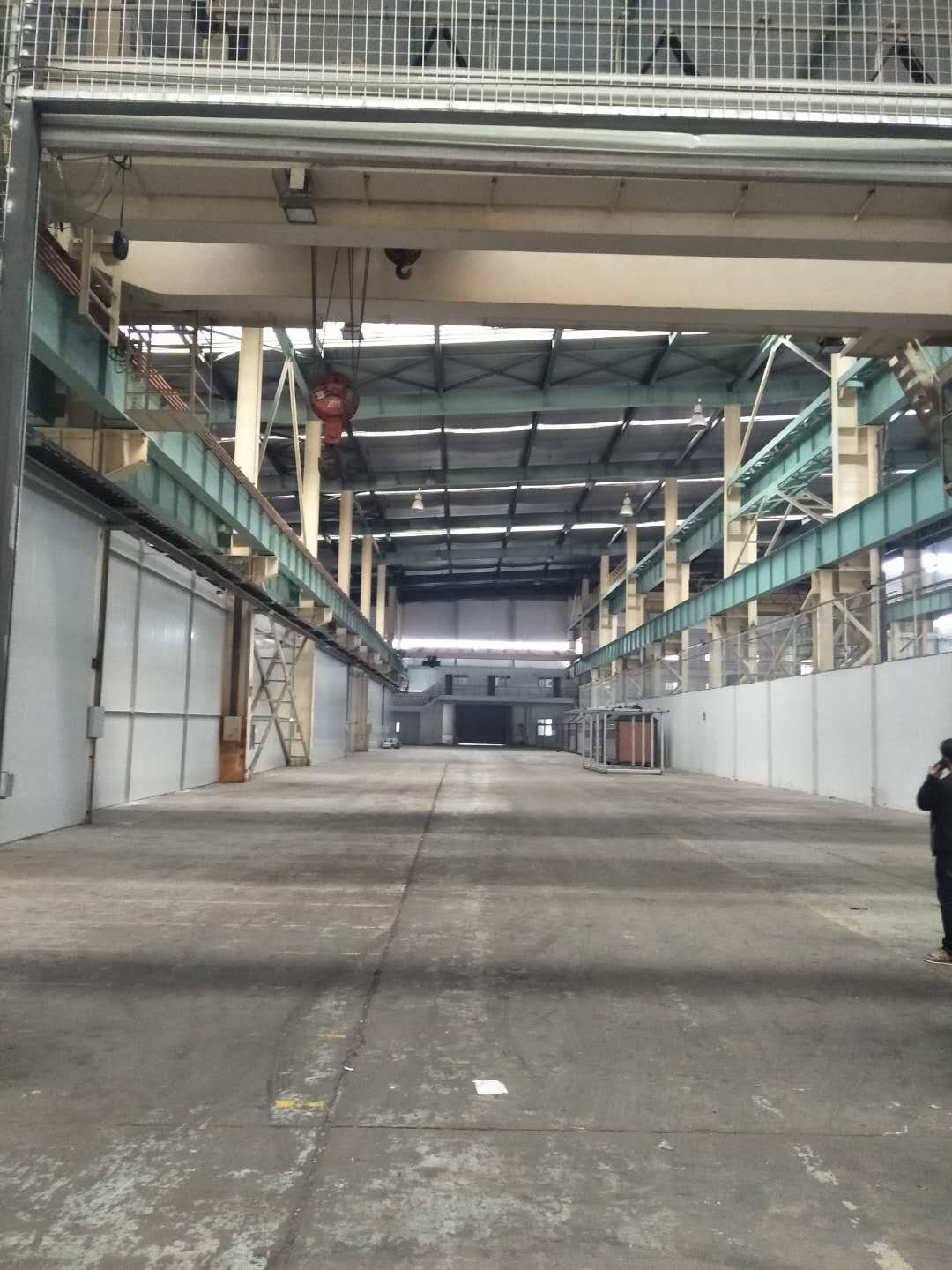出租新区浒关2000火车头行车20吨厂房