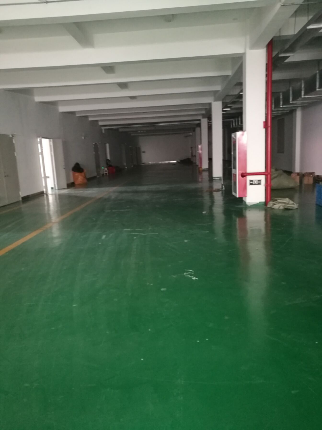 渭塘通成路标准厂房一楼1186平米带环氧地形象好 