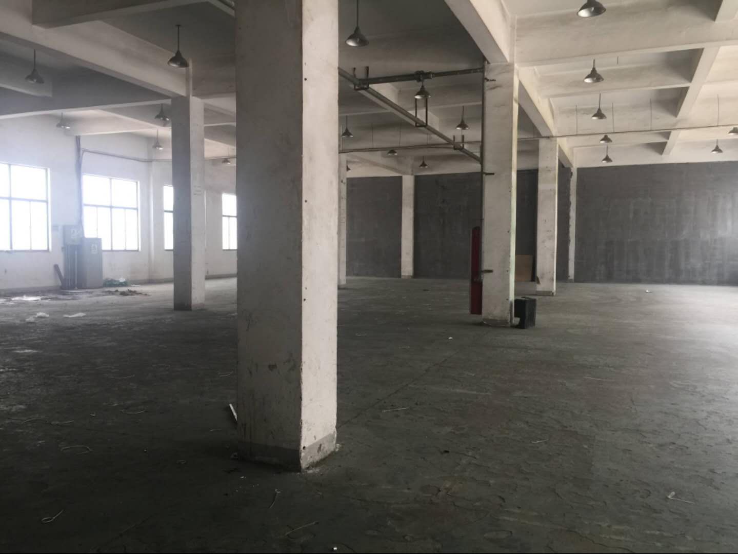 出租苏州，高新区，浒关，通安，一楼厂房，仓库，大车好进出，面积1000平，和2500平，！！！！