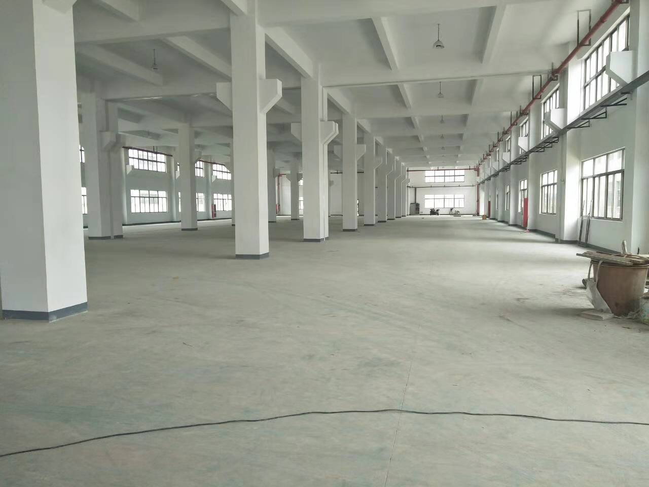 相城区，北桥，灵峰，出租一楼1800平，带牛腿，大车好进出，可分租！！！！