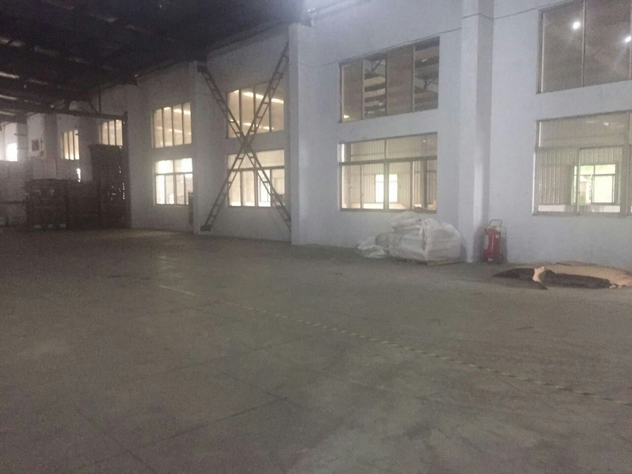 相城望亭，，有物流仓库1500平出租，大车进出方便，靠312国道