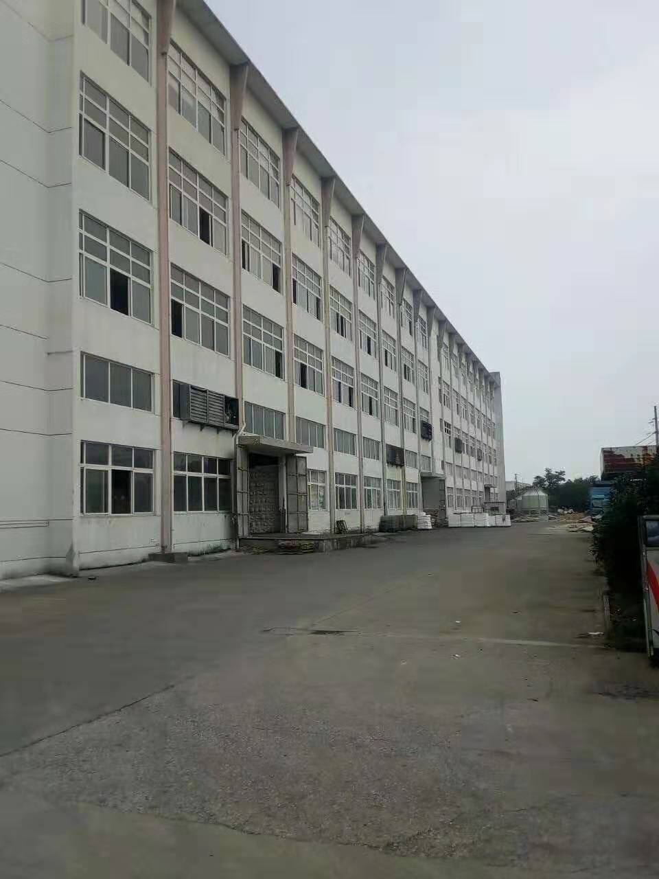 相城区渭塘镇24000平标准厂房出租，有宿舍，有食堂，靠近高数路口